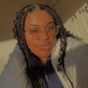 Meet your Posher, Briana